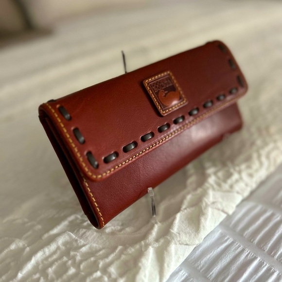 Dooney and Bourke Florentine wallet in GINGER - Picture 5 of 12